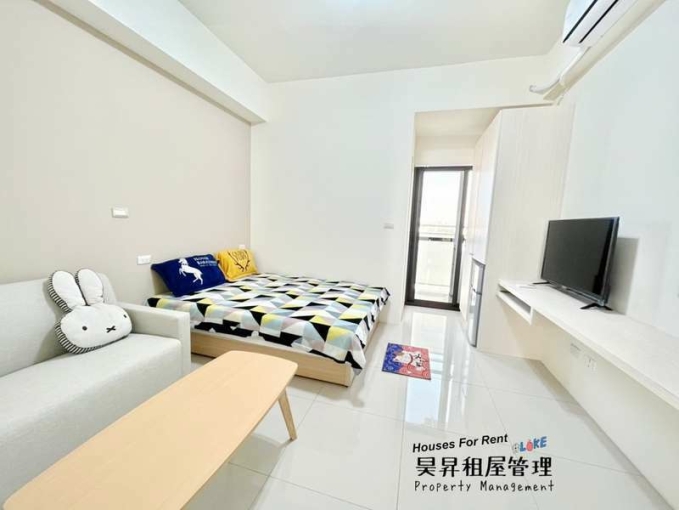 近大里工業區、修平科大、藝術廣場💖透天電梯🉑️租補💖機車位一戶一格💖陽台獨洗曬💖雙門冰箱💖雙人沙發💖子母車💖飲水機💖（第1張）