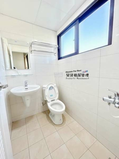 近大里工業區、修平科大、藝術廣場💖透天電梯🉑️租補💖機車位一戶一格💖陽台獨洗曬💖雙門冰箱💖雙人沙發💖子母車💖飲水機💖（第8張）