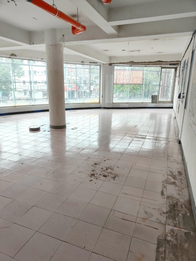 📢 高雄小港漢民商圈|黃金三角窗 2F 萬用店面出租 ✨(第4張)