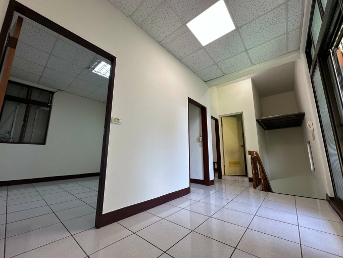 工班可公司可合租可🛏室內車庫可停雙車透天🚗近園區京元電(第2張)