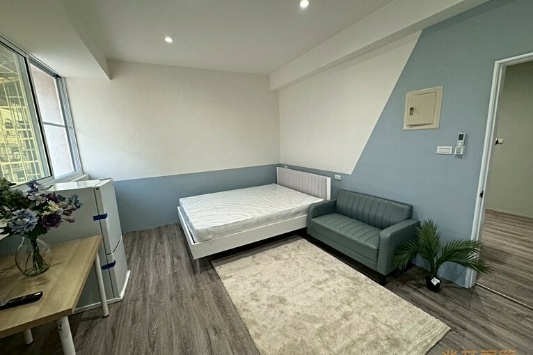 兆基🏡小港捷運站旁住宅區靜巷美宅|全新整新套雅房出租(第1張)