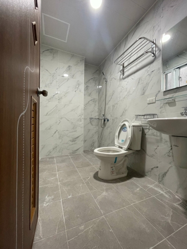 可租補套房,採光佳,鼎山家樂福旁,生活機能便利(第2張)