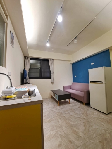 家庭式住家或三人合租,（物超所值） 溫馨簡約風, 兩面採光佳,隔音佳，超大陽台,通風（第1張）