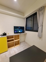 家庭式住家或三人合租,（物超所值） 溫馨簡約風, 兩面採光佳,隔音佳，超大陽台,通風（第2張）