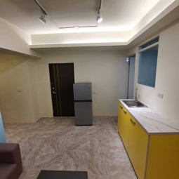 家庭式住家或三人合租,（物超所值） 溫馨簡約風, 兩面採光佳,隔音佳，超大陽台,通風（第3張）