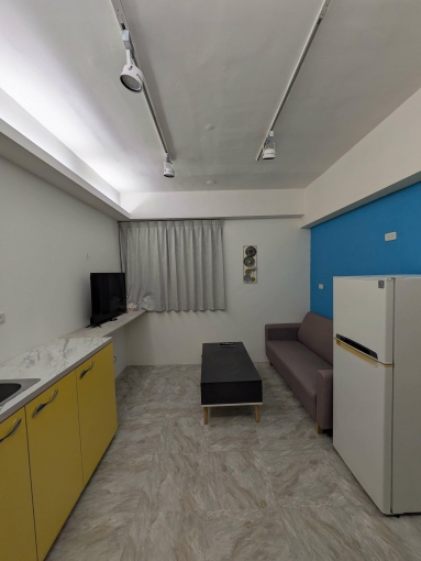 家庭式住家或三人合租,（物超所值） 溫馨簡約風, 兩面採光佳,隔音佳，超大陽台,通風（第2張）