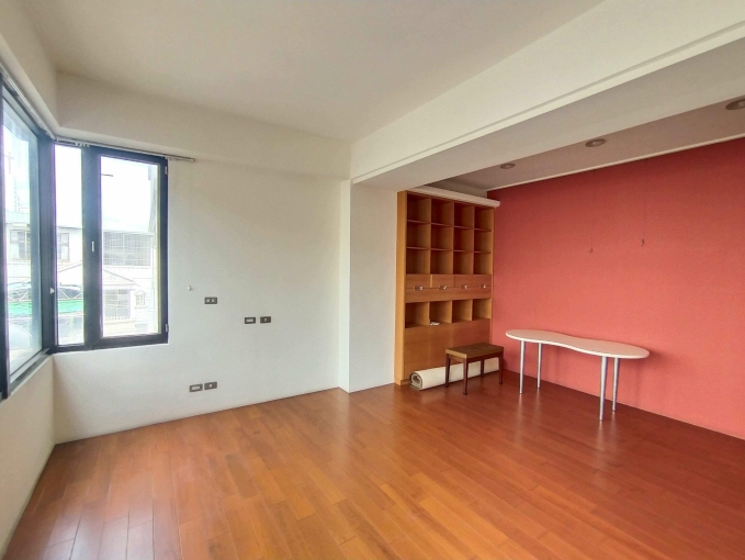 橘子🍊台灣大道巷內近漢口國中🍊稀有高質感別墅🍊可營登（第12張）