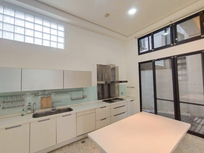 橘子🍊台灣大道巷內近漢口國中🍊稀有高質感別墅🍊可營登（第2張）