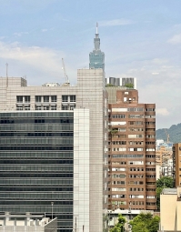 大安站走4分就到❗️ 室採光明亮、通風良好，屋況維持佳，家具家電齊全，可直接入住。（第10張）