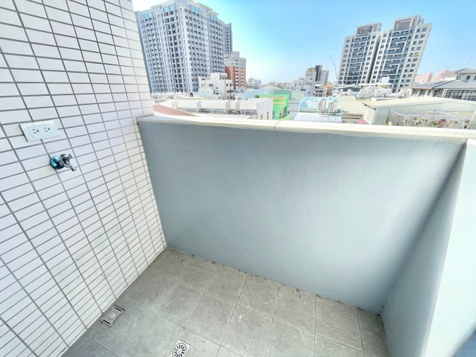 雙租補☆陽台☆超新電梯套房☆飲水機☆垃圾處理（第10張）