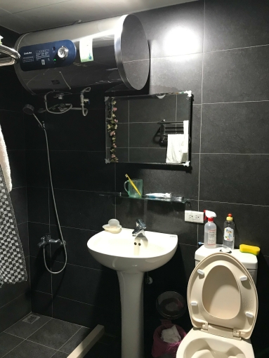 新店區安泰路頂好社區透天二樓雅房包水電居家清潔月租6000元群山環繞（第9張）