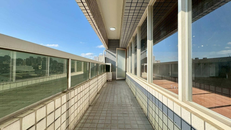 47坪 —— 正G9捷運中正路精華地段 —— 整個亮到會發光的採光！（第4張）