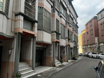 靜巷宜居！【信中路】寬敞四房透天 散步達公園/超商（第1張）