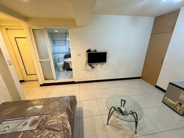 💞大象租屋💞近SOGO.威尼斯影城旁.漂亮精緻網路套房.傢俱.家電.專用洗衣機（第4張）