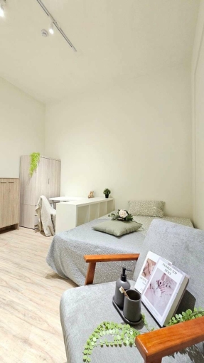 有廚房可烹調、社區有包裹與垃圾代收、可租補、再贈半個月免月租（第9張）