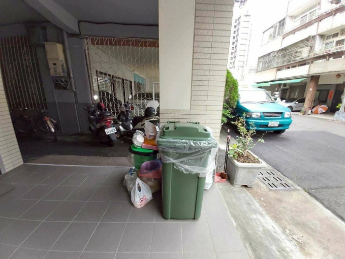 南區>乾淨>垃圾子母車>興大美套房 - Image 7