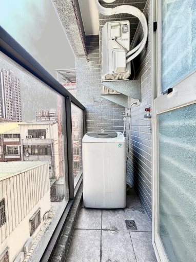 陽台電梯小套房,可租補,付機車位 - Image 5