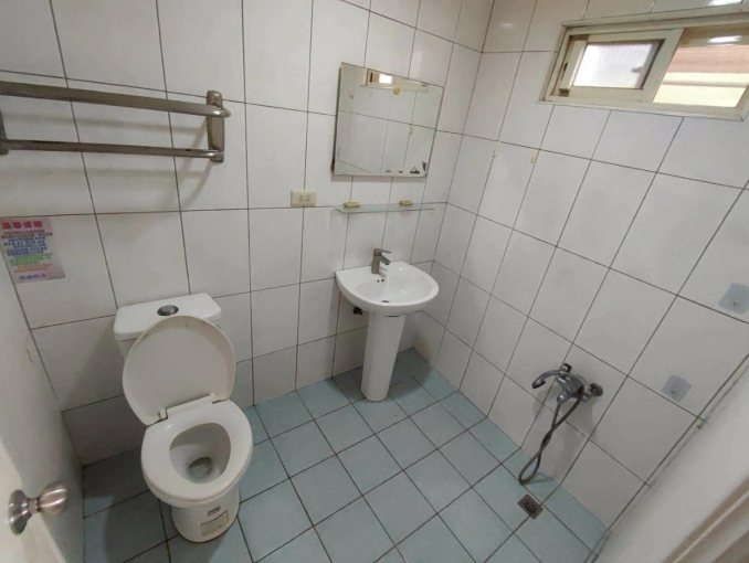 舒適大空間🏅陽台獨洗曬🔆衛浴開窗📍北平商圈（第4張）