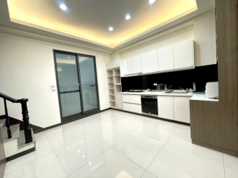 『租』大灣國小｜輕屋齡靜巷雙車透天（第12張）