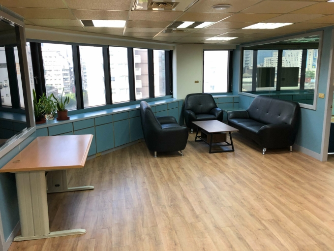 中山國小捷運/玻璃帷幕純辦.交通便採光佳（第1張）