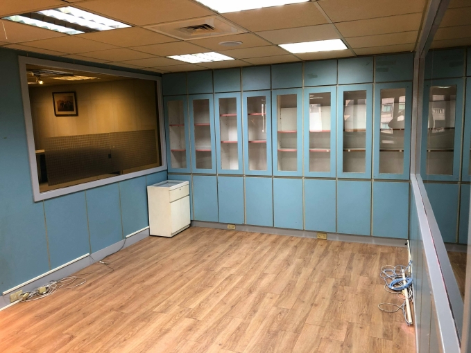 中山國小捷運/玻璃帷幕純辦.交通便採光佳（第2張）