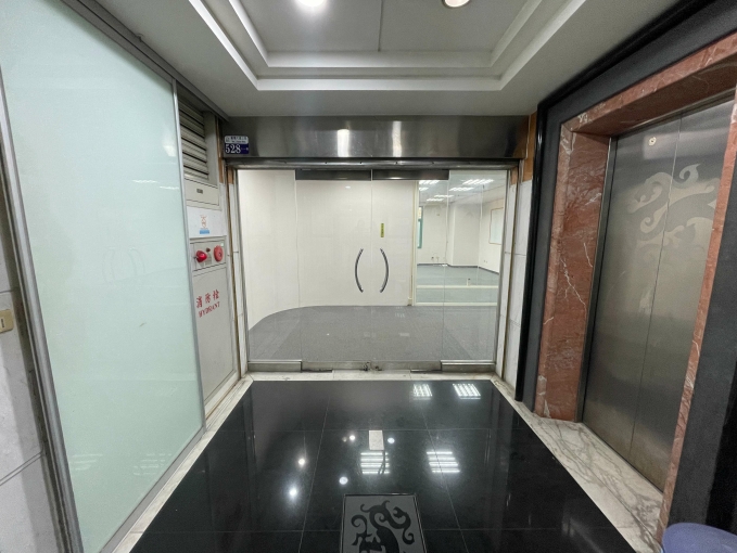 商辦大樓🍀一層一戶🍀雙車位🍀獨立廁所🍀可營登報稅（第7張）