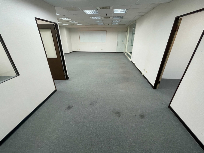 商辦大樓🍀一層一戶🍀雙車位🍀獨立廁所🍀可營登報稅（第6張）