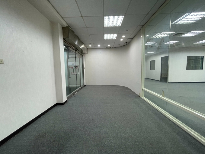 商辦大樓🍀一層一戶🍀雙車位🍀獨立廁所🍀可營登報稅（第2張）