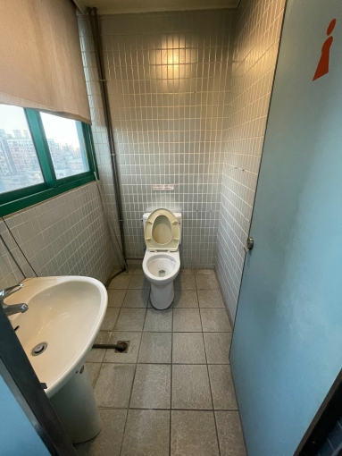 商辦大樓🍀一層一戶🍀雙車位🍀獨立廁所🍀可營登報稅（第10張）