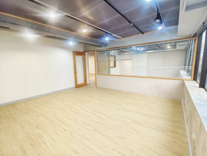 ☆捷運忠孝敦化辦公☆邊間、高樓層、漂亮設計裝潢（第13張）