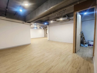 ☆捷運忠孝敦化辦公☆邊間、高樓層、漂亮設計裝潢（第6張）