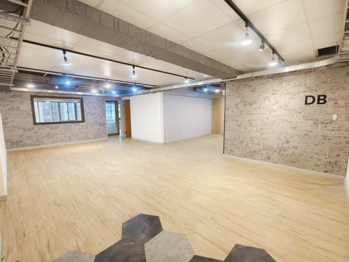 ☆捷運忠孝敦化辦公☆邊間、高樓層、漂亮設計裝潢（第1張）