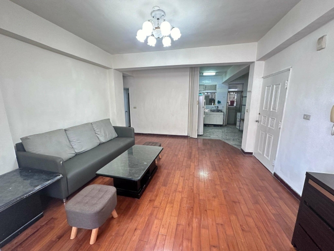 雙十國中旁✨超便宜可貓可租補三房✨台水電✨可戶籍✨合租必看（第1張）