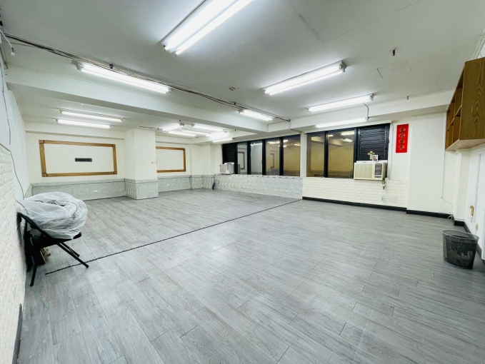 橘子🍊東協廣場旁✨️中區超俗商辦✨️有隔間可衛浴含管可營登租補（第1張）