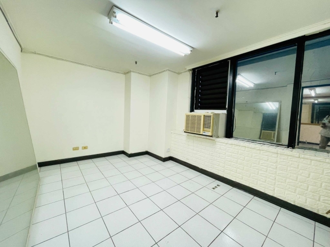 橘子🍊東協廣場旁✨️中區超俗商辦✨️有隔間可衛浴含管可營登租補（第6張）