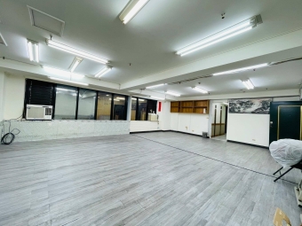 橘子🍊東協廣場旁✨️中區超俗商辦✨️有隔間可衛浴含管可營登租補（第2張）