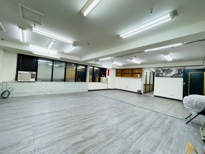 橘子🍊東協廣場旁✨️中區超俗商辦✨️有隔間可衛浴含管可營登租補（第2張）