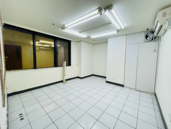 橘子🍊東協廣場旁✨️中區超俗商辦✨️有隔間可衛浴含管可營登租補（第4張）