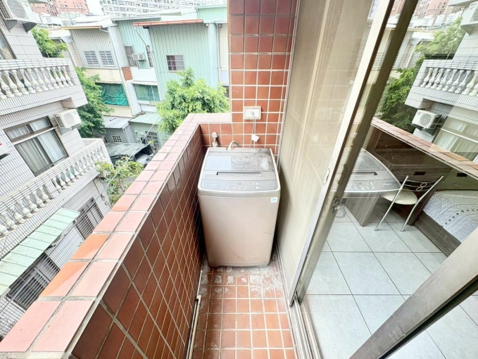 台水電可租補☆陽台獨洗☆電梯套房☆子母車（第11張）