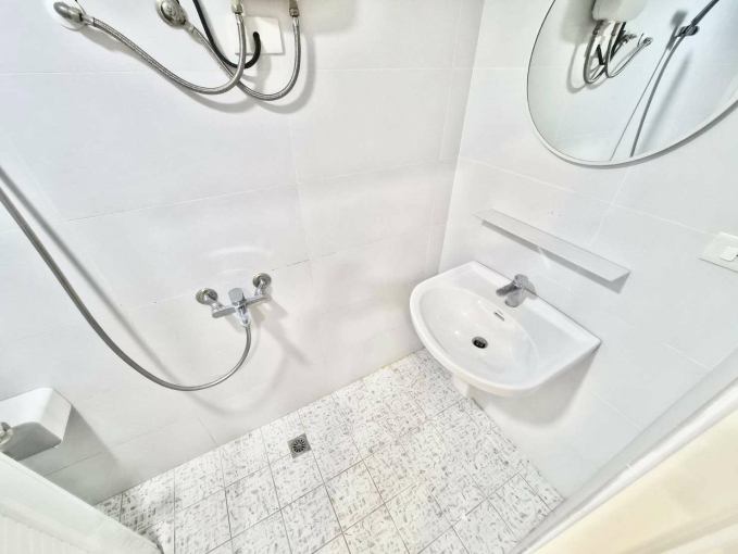 一中商圈*可租補報稅入籍*電梯管理員*子母車*可短租+ - Image 8