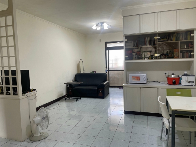 新店大坪林捷運站60公尺,可開伙通風雅房 (限女生) - Image 2