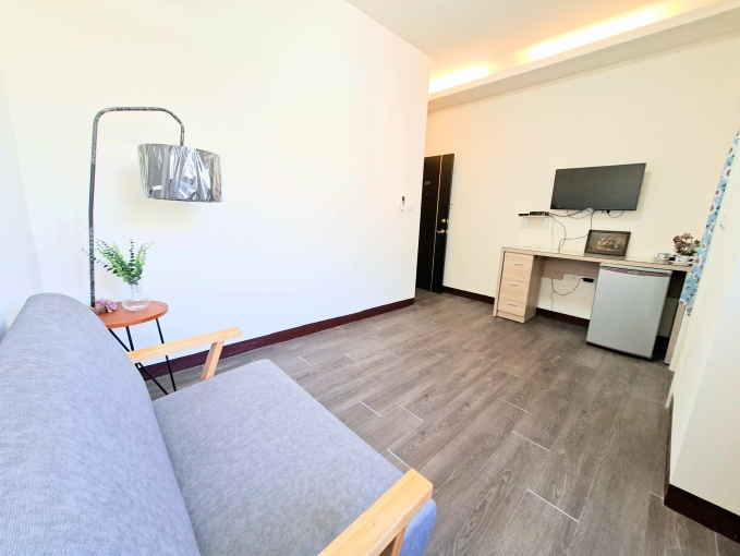 1房1廳大空間採光客廳☆雙衛浴☆陽台☆機車位子母車 - Image 3