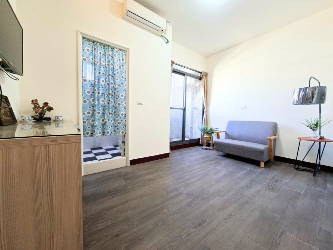 1房1廳大空間採光客廳☆雙衛浴☆陽台☆機車位子母車 - Image 1