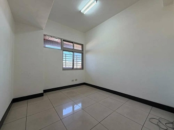 可租補x樂購百貨x室內約30坪捷運x高醫x學區x家具可討論（第4張）