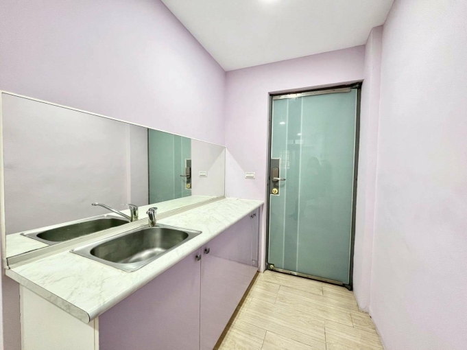 ✨夢幻仙境✨三人大沙發✨全面禁菸✨子母車✨室內機車位（第9張）