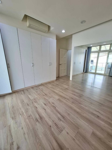 整棟美裝潢💎店面+樓上住家💎可營登 六房大空間💎 - Image 6