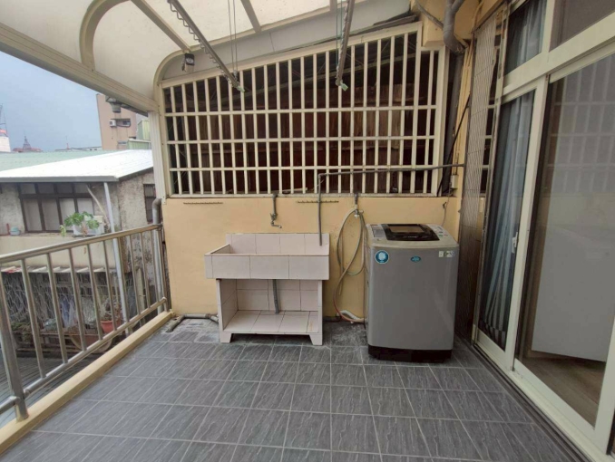 整棟美裝潢💎店面+樓上住家💎可營登 六房大空間💎 - Image 11