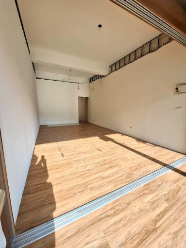 整棟美裝潢💎店面+樓上住家💎可營登 六房大空間💎 - Image 1