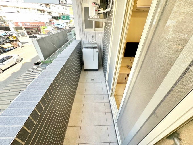 超新電梯套房☆可租補@陽台@流理臺@大空間@飲水機@子母車(第14張)