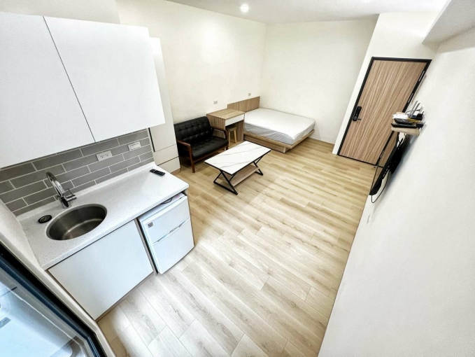 東區大空間可雙人租房屋補助流理台陽台獨洗曬系統櫃傢俱全配乾濕分離爬樓梯套房（第3張）